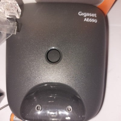 GIGASET AE690 wie NEU Schnurloses Telefon Basisstation Ladestation Akkus DECT
