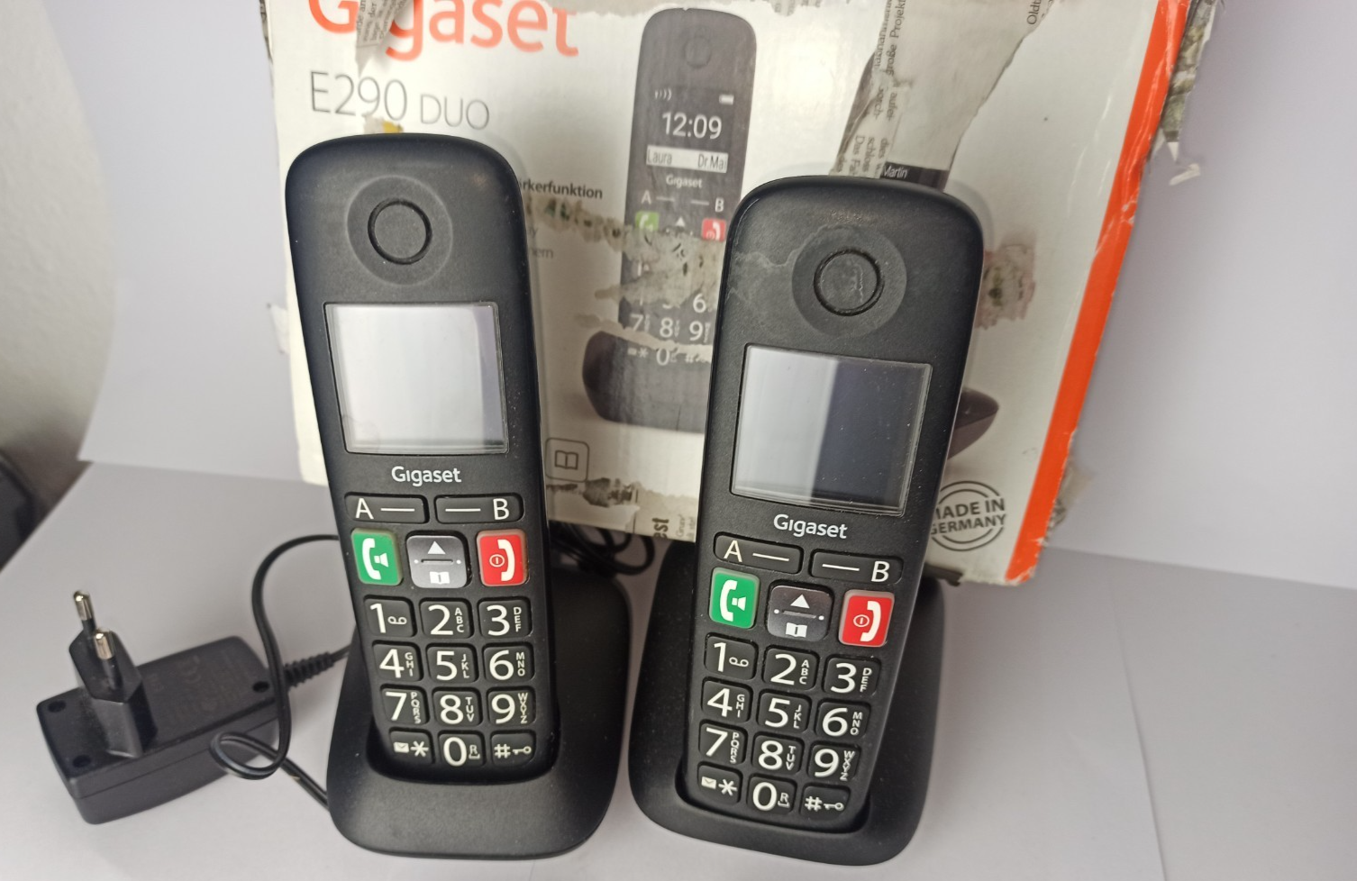 Gigaset E290 Duo wie NEU 2 Telefone Basis Ladeschale Netzteile DECT Telefon OVP